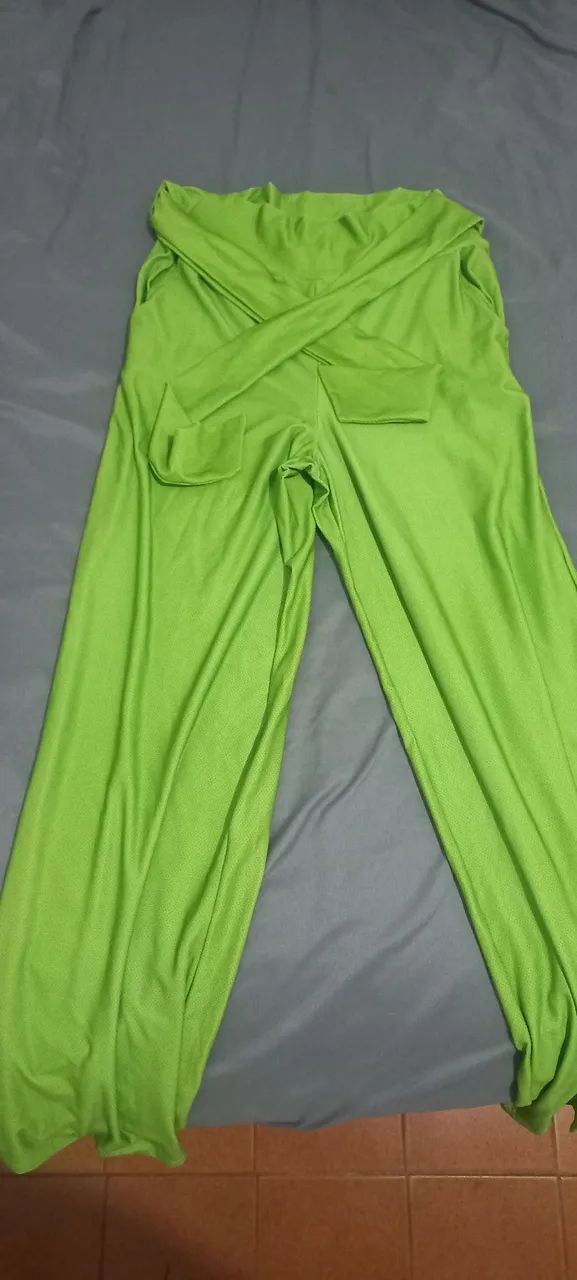 Calça pantalona + croped, (M) R$50 cada. - Foto 4