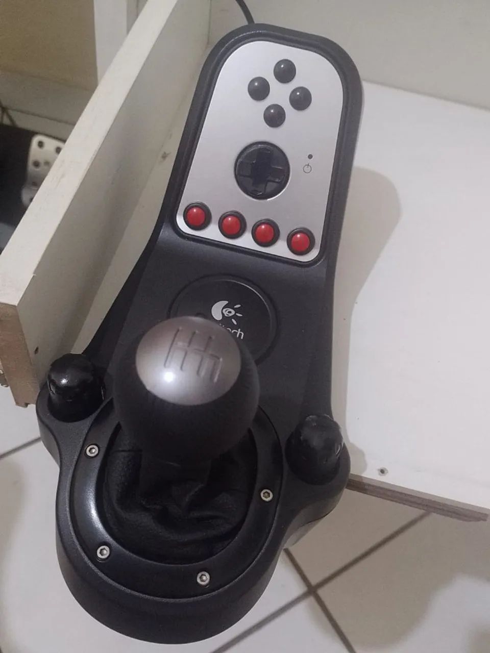 Kit Logitech G27 volante, câmbio e pedais - Foto 4