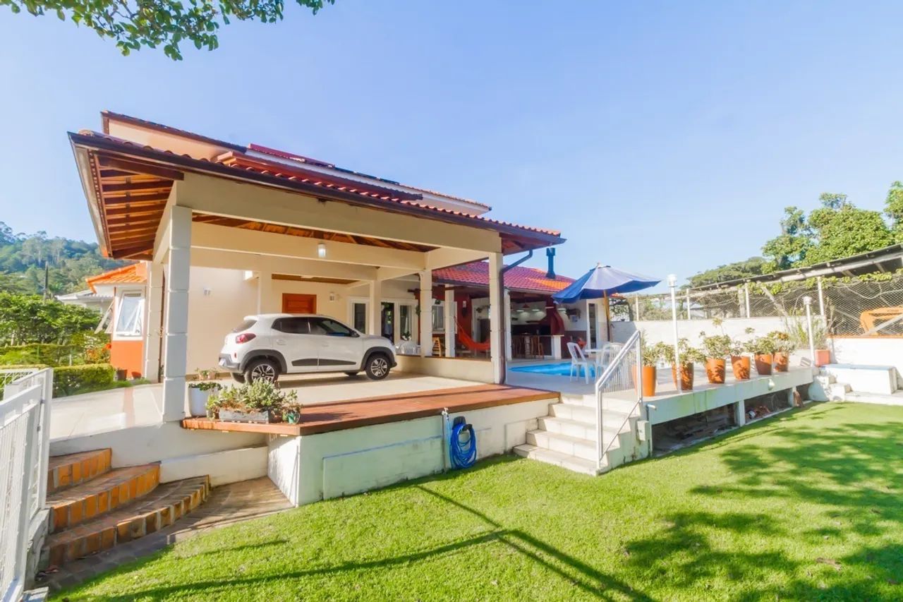 Casa de 4 dormitórios no Sambaqui - Foto 4
