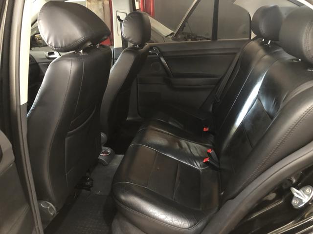 Vw Polo sedan 10/11 - Foto 2