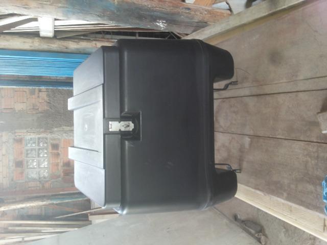 Bau preto para moto