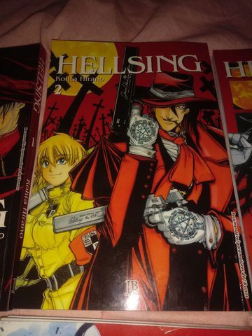Mangá Hellsing do volume 1 ao 5 - Foto 3
