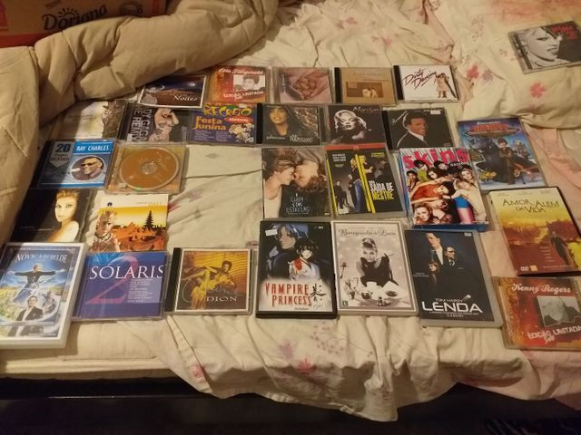 Dvds e CDs usados mais em bom estado de conservação