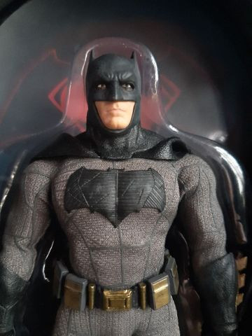 Batman Mezco BvS usado...15 cm - Foto 6