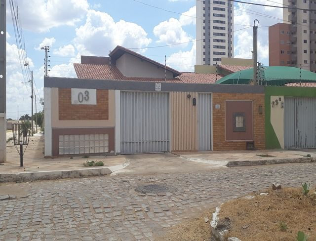 Vende-se uma excelente casa no bairro Nova Betania