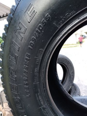 Vendo jogo de vc pneus semi novos 255/75/15 - Foto 3