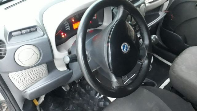 Fiat doblo 1.8 7 lugares gnv - Foto 6