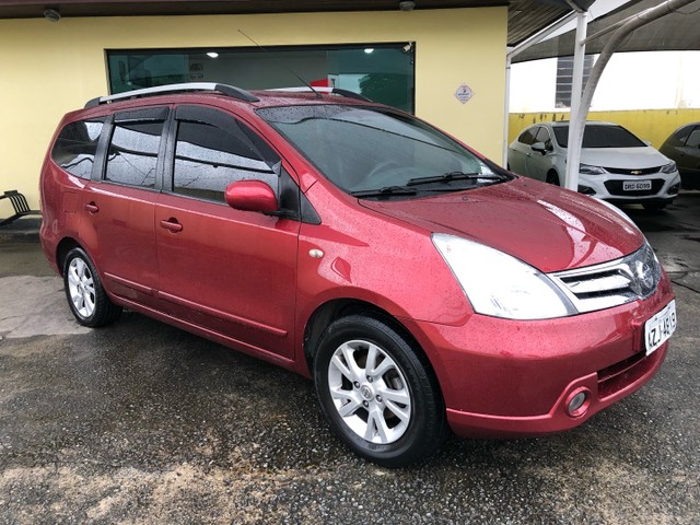 NISSAN GRAND LIVINA 7 LUGARES -