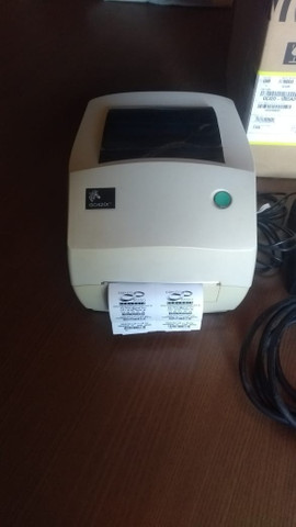Impressora Térmica De Etiquetas Zebra Gc420t - Foto 2