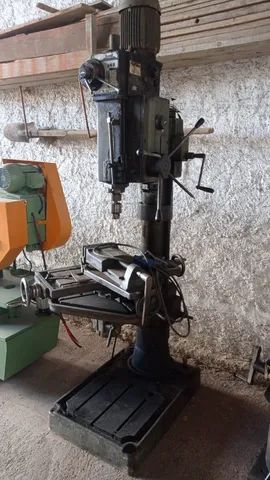 Furadeira de Coluna K-45 Automática, com mesa divisora e morsa.  - Foto 3