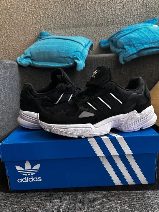 Tênis Adidas falcon Originals 36  - Foto 2