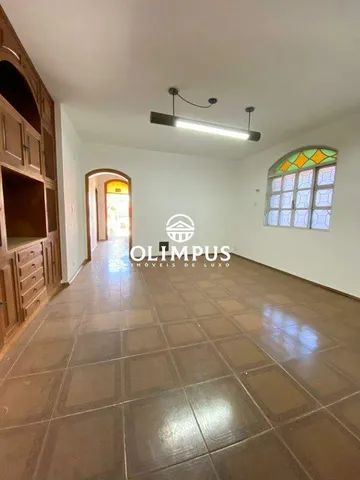 Excelente casa de 500m² de área construída, 683m² de terreno com ótima localização em Uber - Foto 3