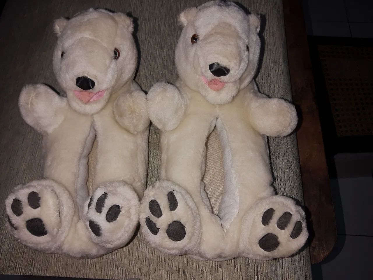 Chinelos de Pelúcia Urso Polar - Foto 3