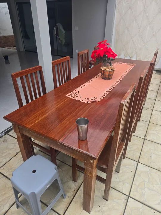 Mesa de Jantar de Madeira Maciça