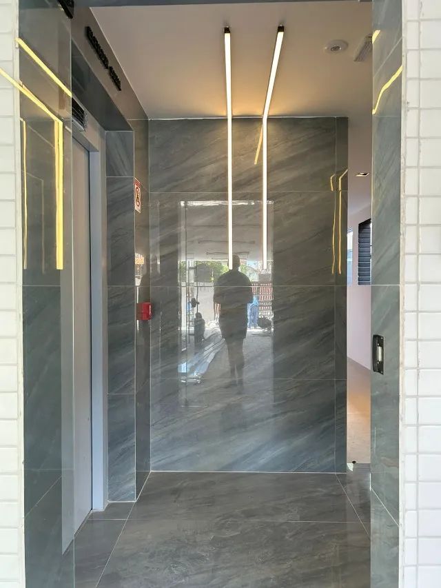Apartamento nos Bancários com janelão e 02 quartos, sendo 01 suíte. - Foto 2