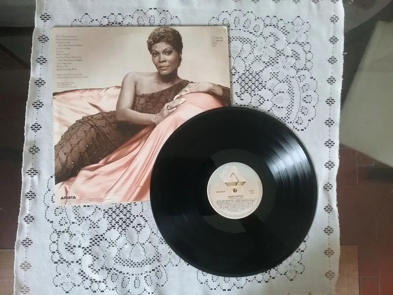 Disco de Vinil - Dionne Warwick - Friends in Love - Foto 2