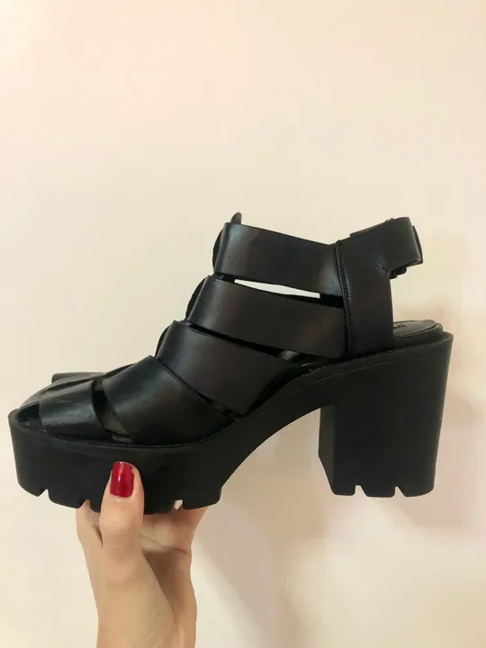 Tamanco preto Zara