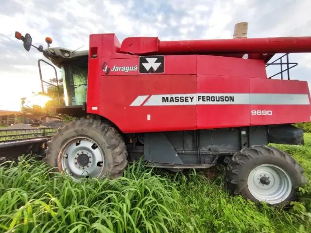 Colheitadeira Massey Ferguson 9690