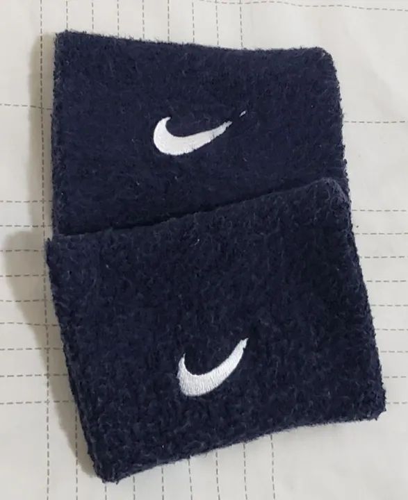 Munhequeira Grande Azul Escuro da Nike - Foto 2