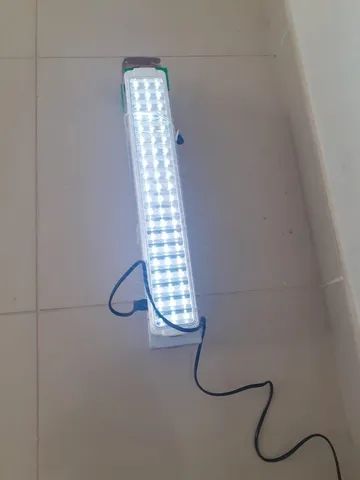 Luminária com 60 LEDs
