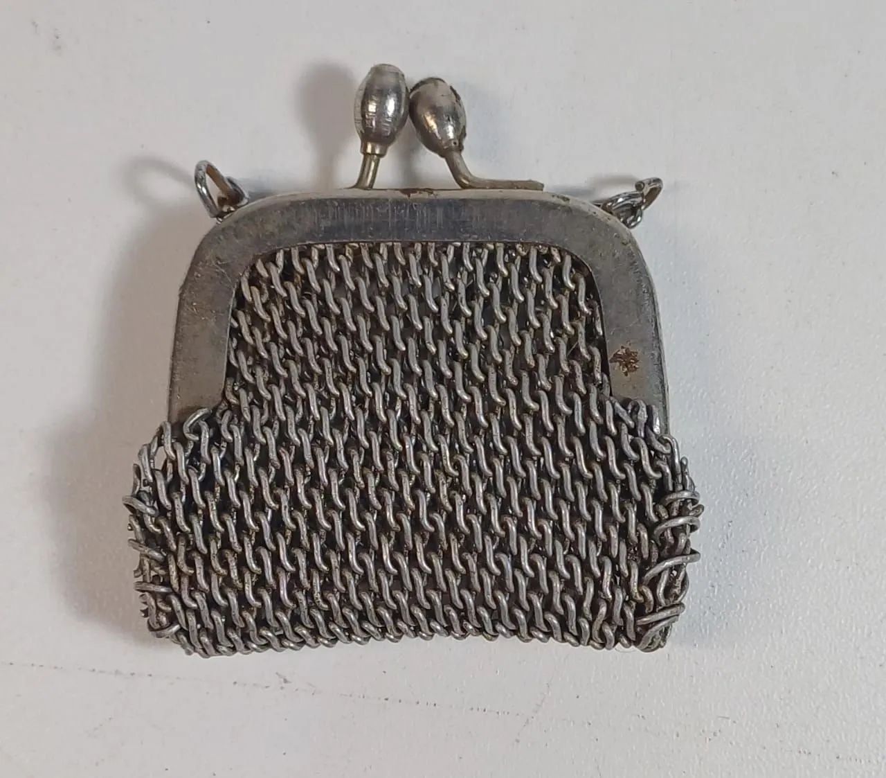 Bolsa de mão vintage em metal prateado