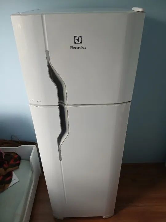 Geladeira Electrolux 260 litros 