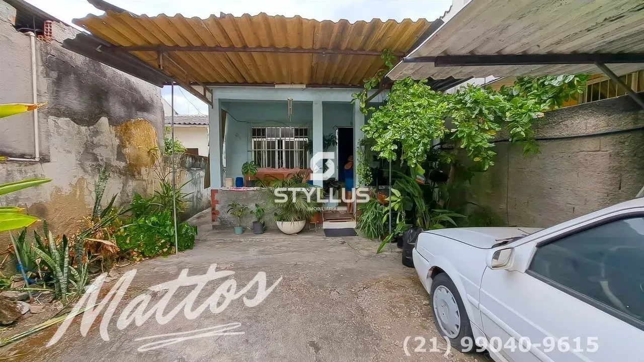 Casa linear com quintal, piscina e 2 vagas na garagem