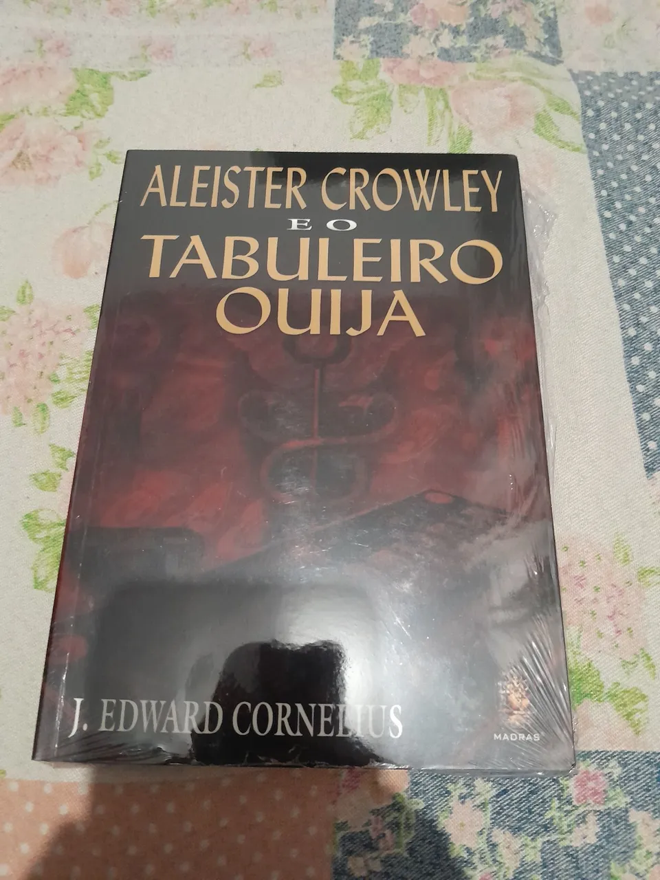 Livro Aleister Crowley e o Tabuleiro Ouija - J. Edward Cornelius