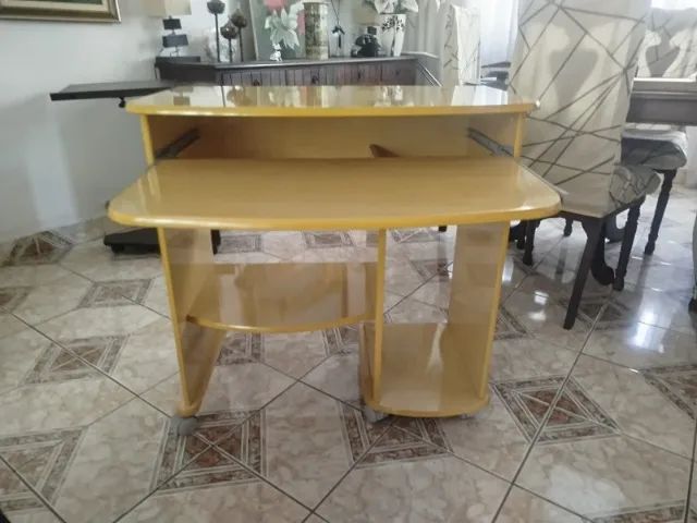Mesinha de Computador em MDF muito BOA - em ótimo estado  - Foto 3