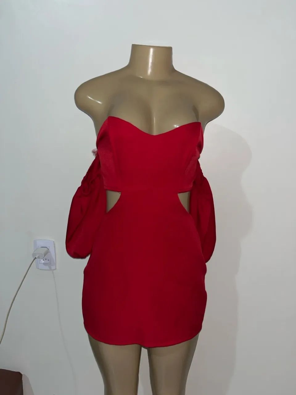 Vestido Vermelho com Recortes