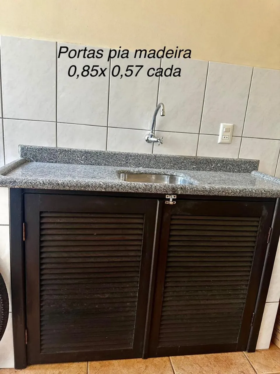 Portas de pia de madeira 0,85x0,57 cada