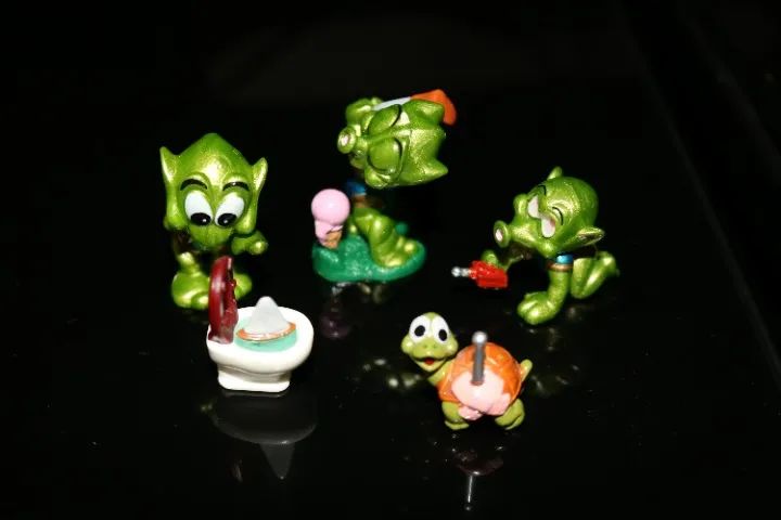 Coleção Completa Kinder Ovo Extralunáticos - Foto 2
