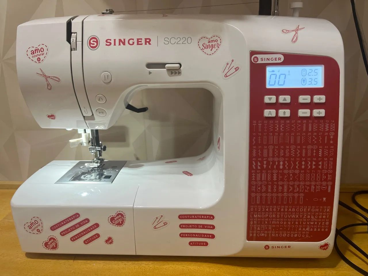 Máquina de Costura Singer SC220
