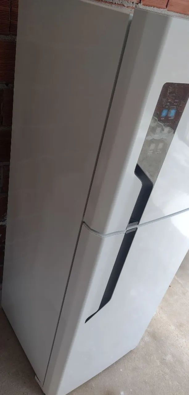 VENDE-SE GELADEIRA ELECTROLUX TF56 SEMI NOVA 474 LTS - Foto 4