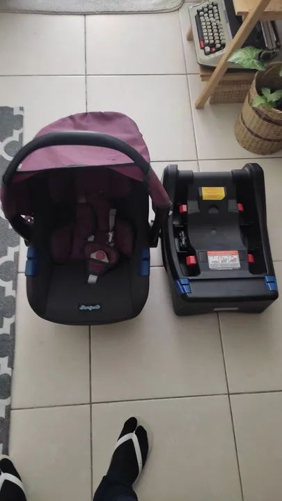 Bebê conforto Burigotto Touring com base de encaixe