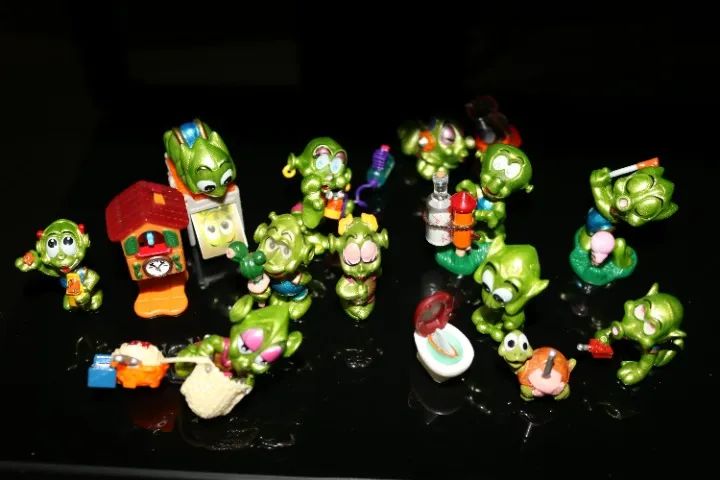 Coleção Completa Kinder Ovo Extralunáticos - Foto 3