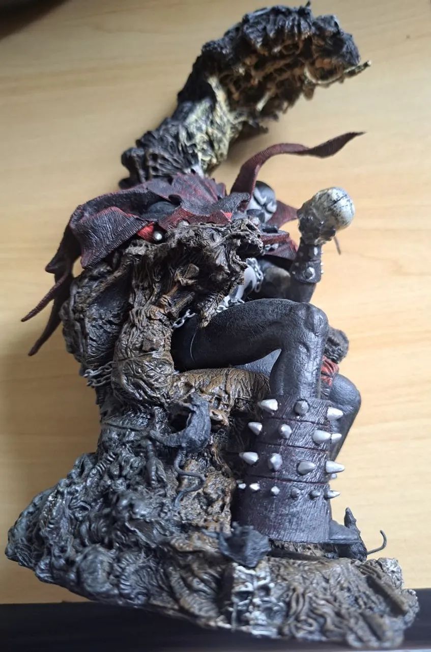 Figura Spawn no trono McFarlane originail  - Foto 3