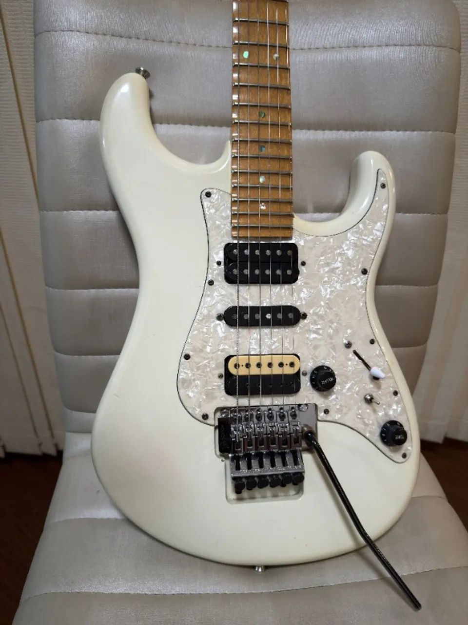 Guitarra Tagima Edu Ardanuy E2 - Customizada com Dimarzio na Ponte + Defasagem - Linda!!!! - Foto 3