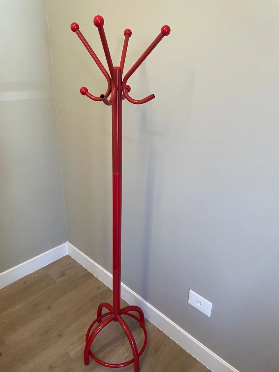 Cabideiro de Ferro Vermelho