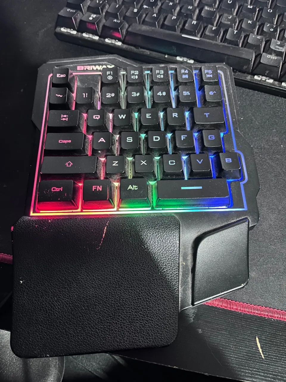 Teclado Gamer Ergonômico BRIWAX | mão única! Tenha espaço em sua mesa