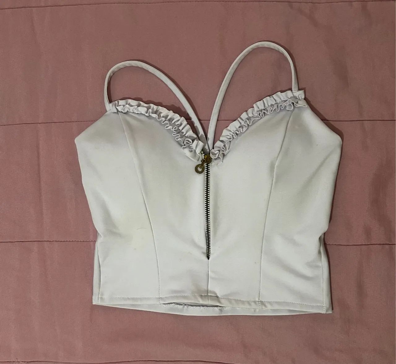 Top cropped branco com renda - Foto 2