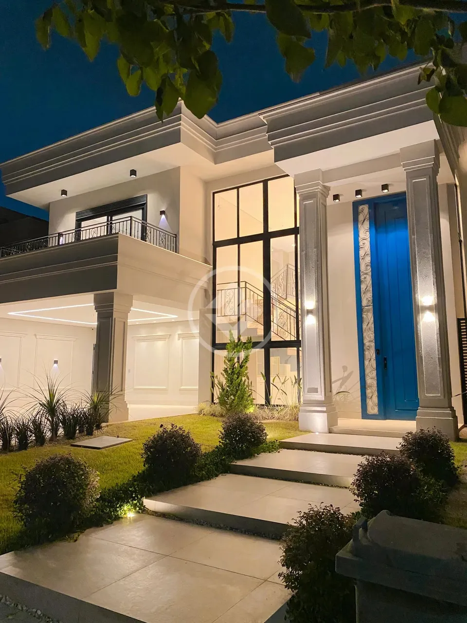 Vende-se Sobrado Alto Padrão recém-construído no Florais Itália - No estilo Neoclássico -