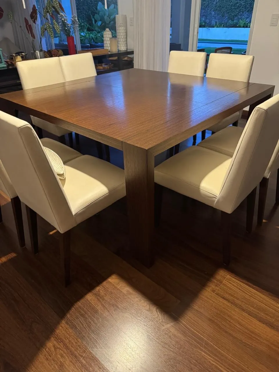 Conjunto: Mesa + 8 Cadeiras