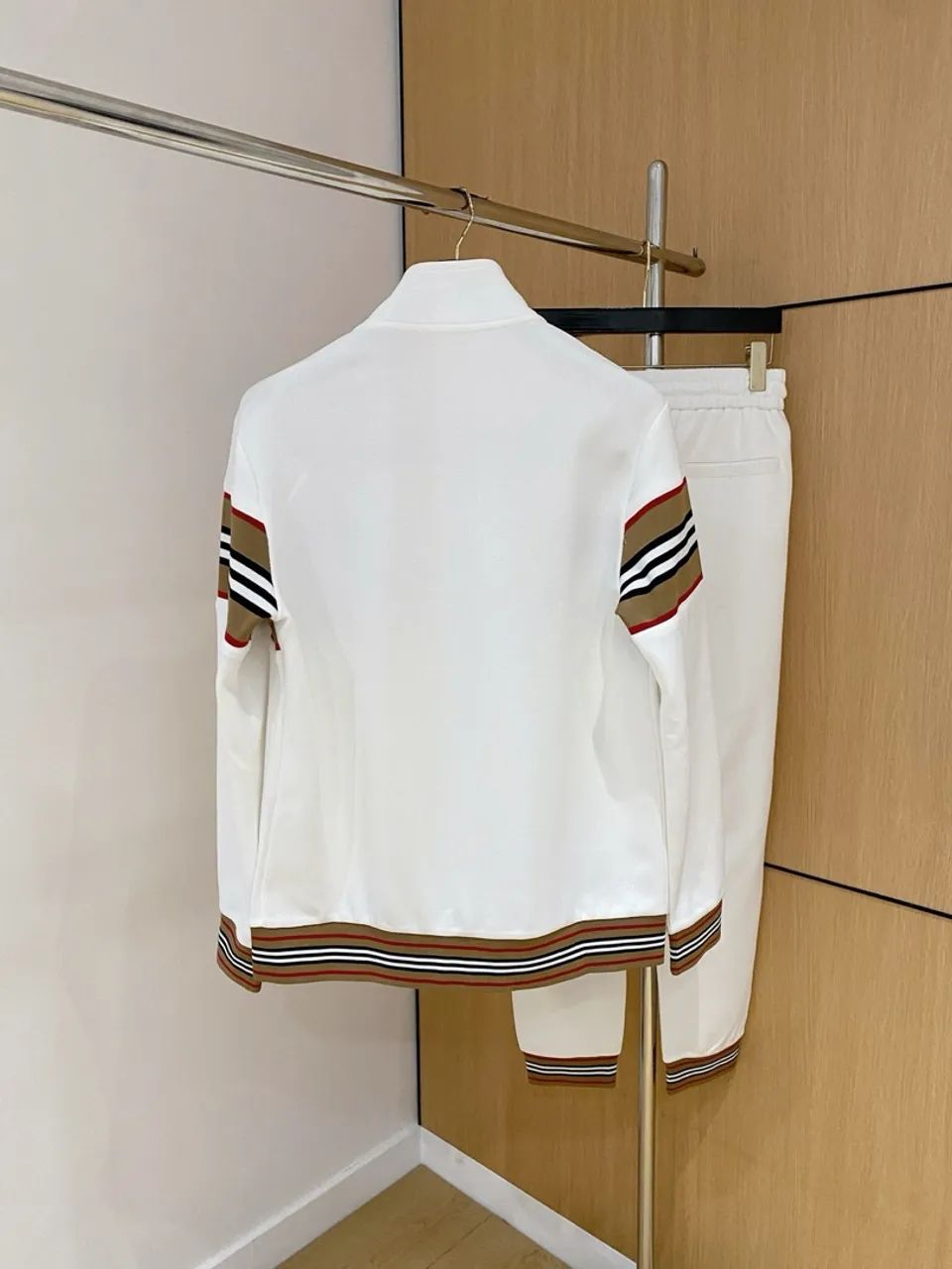 Conjunto Burberry - Linha Italiana - Roupas - Arujázinho IV, Arujá