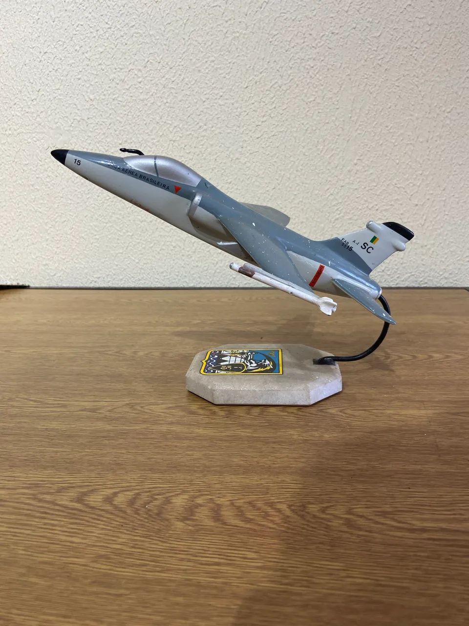 Miniatura de avião A-1 da Força Aérea Brasileira - FAB5515