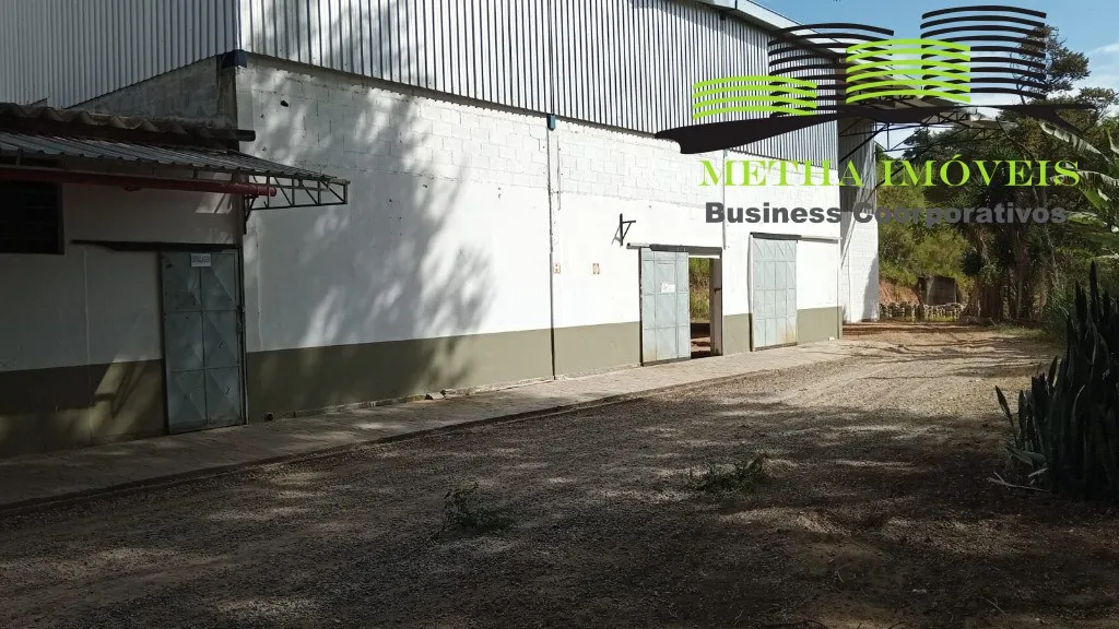 GALPÃO INDUSTRIAL NA CIDADE ALUMÍNIO 860M² DENTRO DE CONDOMÍNIO PÉ DIREITO 7,5 M.