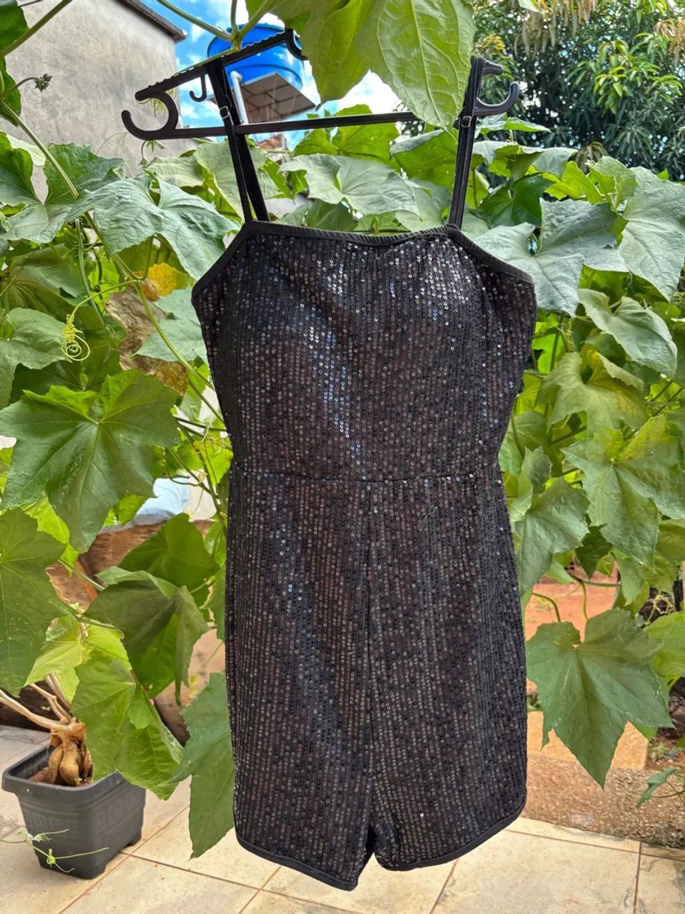 Macacão preto de paetês