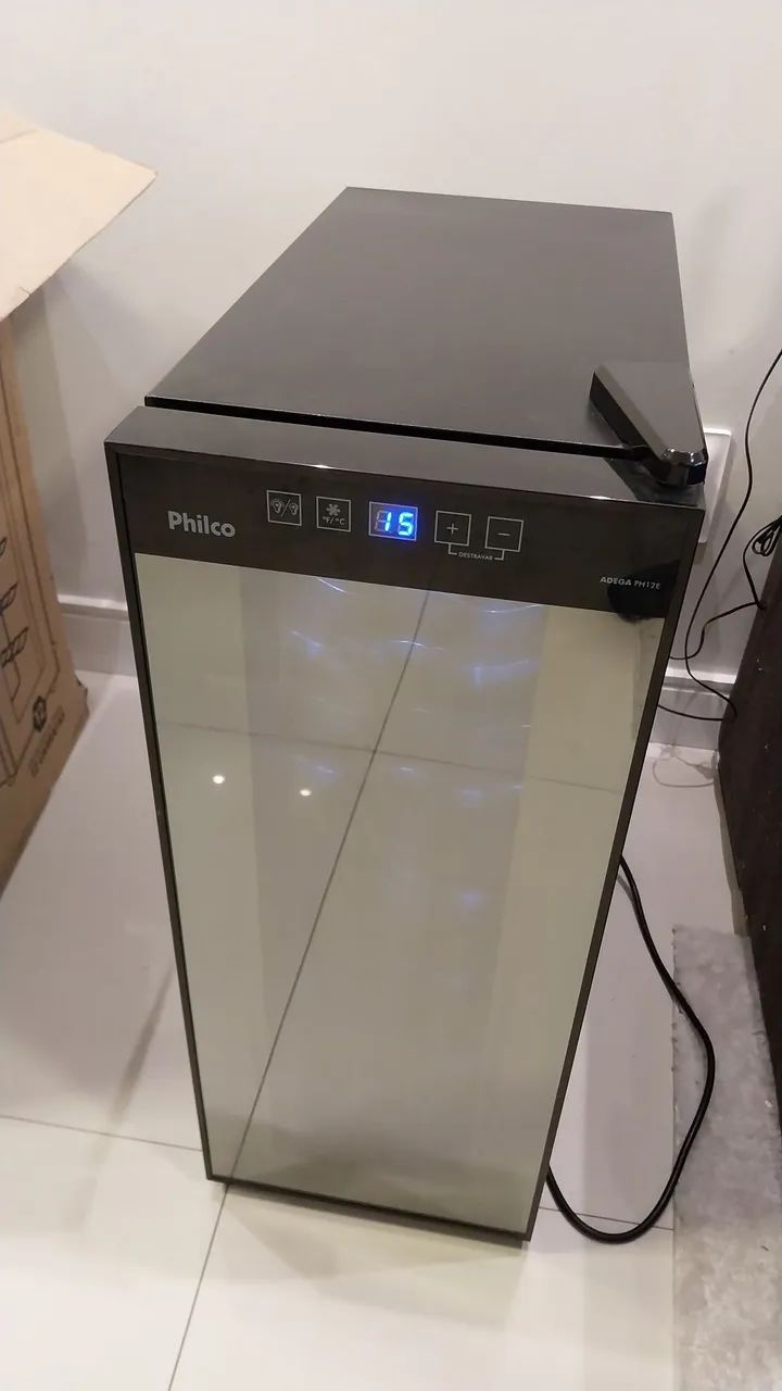 Adega para vinho na caixa