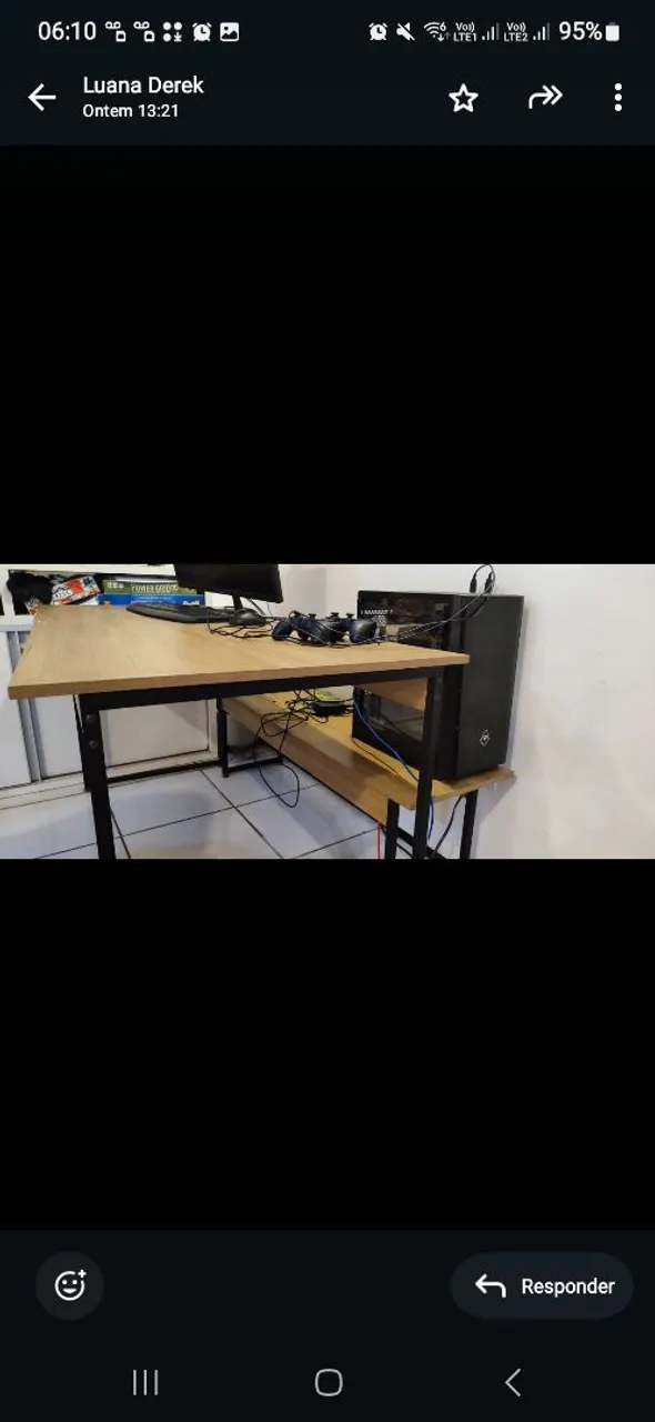 Mesa com estrutura em aço