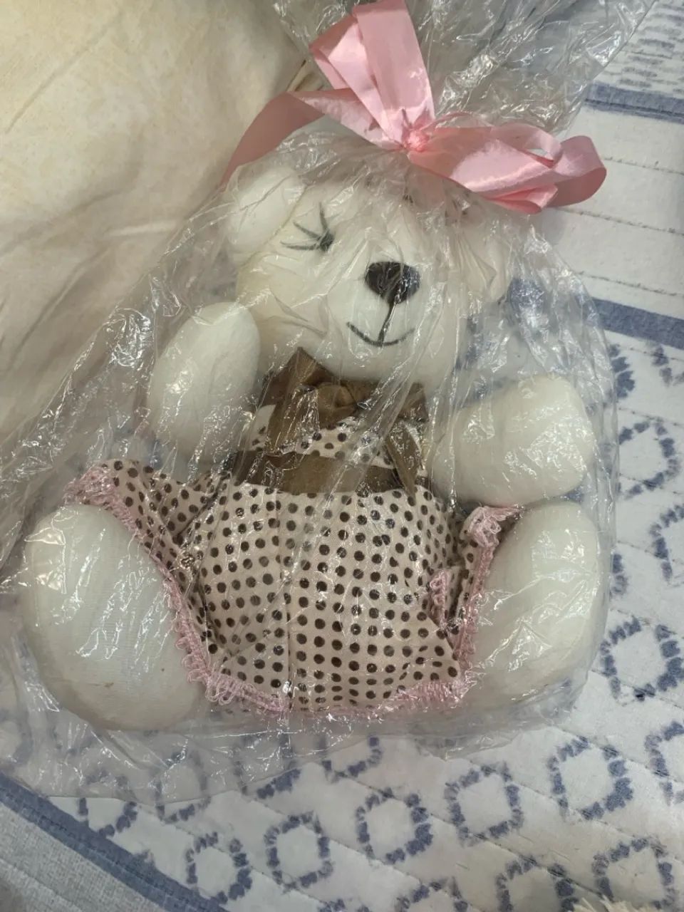 Urso de Pelúcia com Vestido de Bolinhas